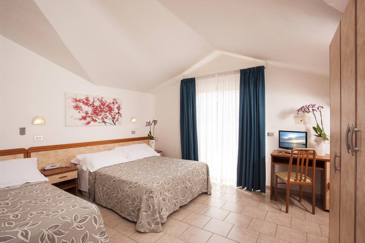 Hotel Calypso Cesenatico Oda fotoğraf